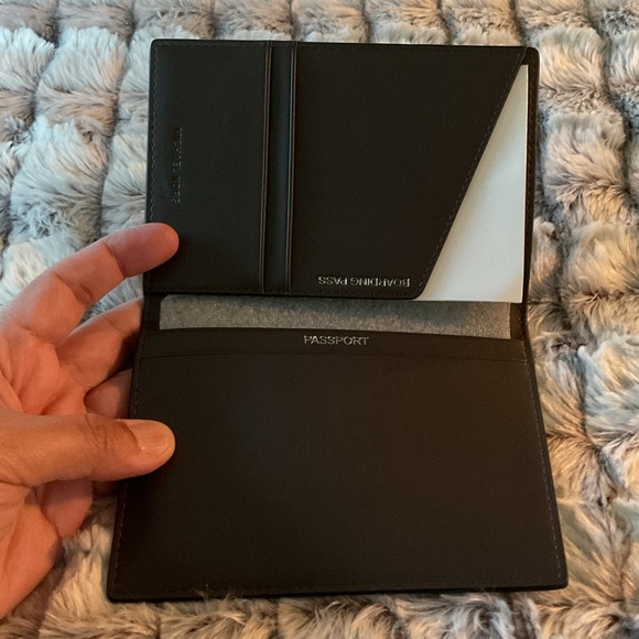 BNWT. Michael Kors Monogrammed Passport Wallet - Picture 4 of 5